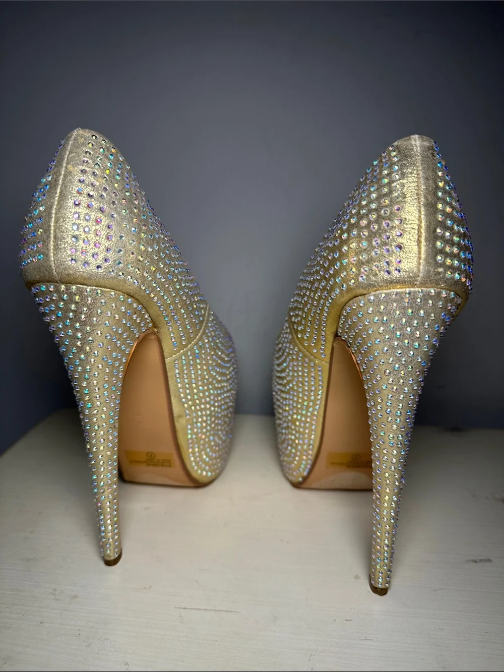 Delicacy sparkling gold